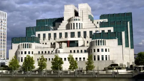 The UK's Secret Intelligence Service Rolls Out Deep Web Gateway to Attract Spies in Russia