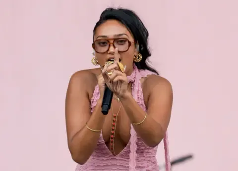 The singer-songwriter Embracing Flawless Standards – Her Music Benefits for It